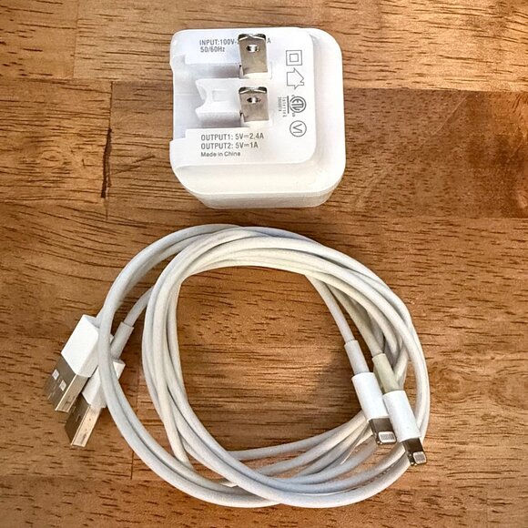 IQ Dual Port Wall Charger Adapter with 2 Iphone USB to Lightning Cables - Picture 4 of 8